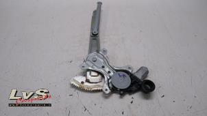 Gebruikte Ruitmechaniek 4Deurs links-voor Daihatsu Terios (J2) 1.5 16V DVVT 4x2 Euro 4 Prijs € 49,00 Margeregeling aangeboden door LvS Carparts