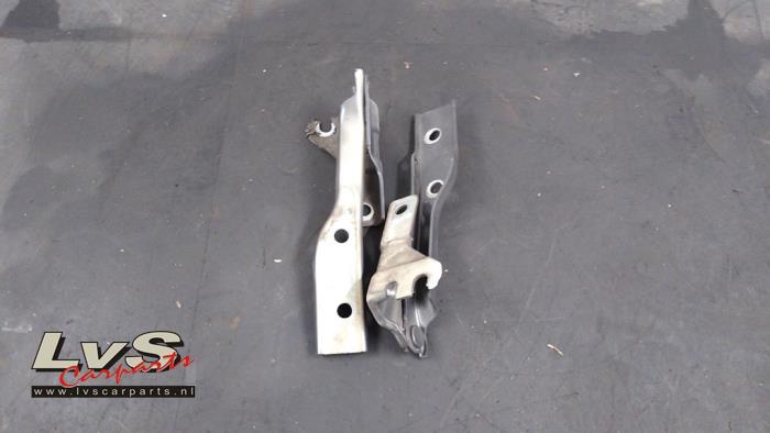 Volkswagen Polo Charnière capot