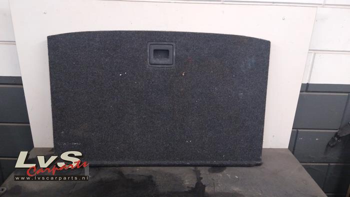 Volkswagen Polo Plaque sol coffre