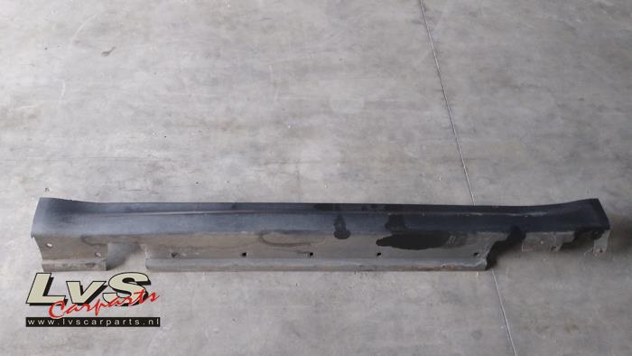 Mini Clubman Zijskirt links