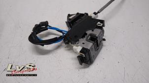 Gebruikte Portierslot Mechaniek 4Deurs links-achter Mercedes C Estate (S204) 2.2 C-200 CDI 16V BlueEFFICIENCY Prijs € 25,00 Margeregeling aangeboden door LvS Carparts