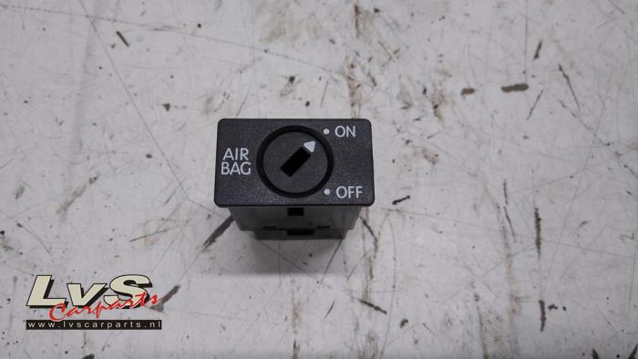 Volkswagen Golf Airbag Slot