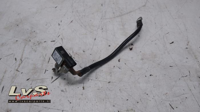 Mercedes C-Klasse Batteriepol