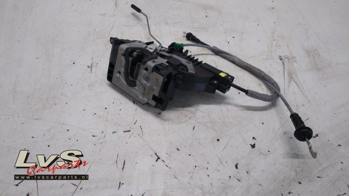 Mercedes Vito Deurslot Mechaniek 2Deurs links