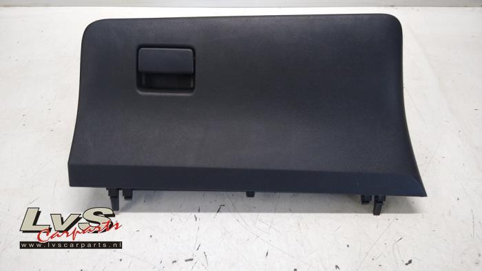 Toyota Yaris Dashboardkastje