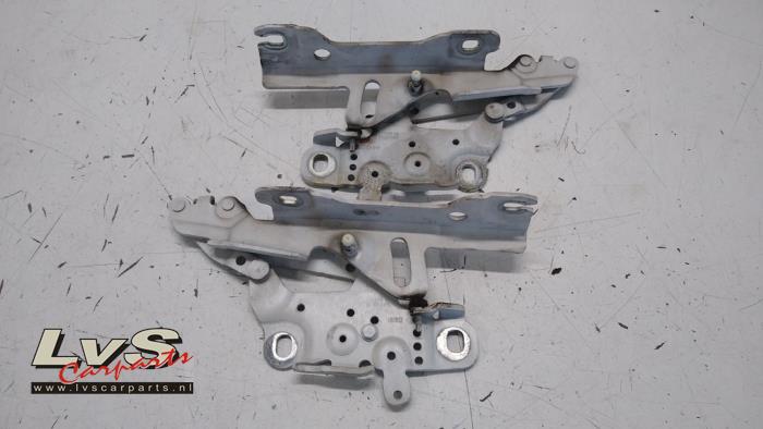 BMW 1-Serie Bonnet Hinge