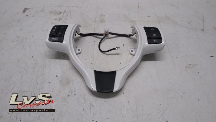 Toyota Yaris Steering wheel mounted radio control