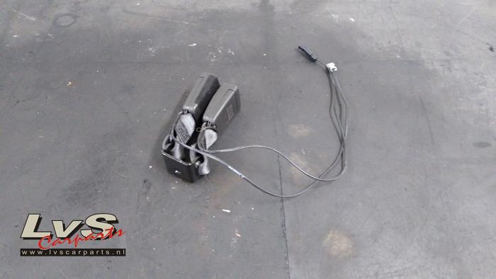 Opel Astra Insertion ceinture de sécurité arrière gauche