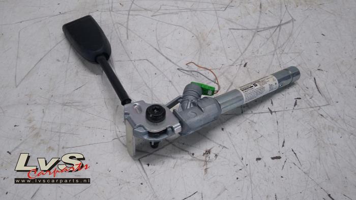 Opel Corsa Tendeur de ceinture gauche