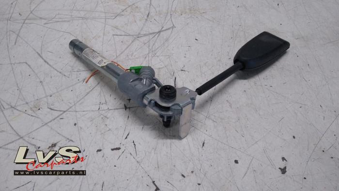 Opel Corsa Tendeur de ceinture droit