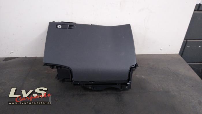 Mercedes GLK-Klasse Handschuhfach