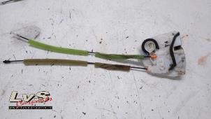 Gebruikte Slotmechaniek Portier 4Deurs rechts-achter Mazda CX-5 I (KE,GH) 2.2 Skyactiv D 150 16V 4WD Prijs € 20,00 Margeregeling aangeboden door LvS Carparts