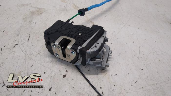 Hyundai IX20 Serrure portière mécanique 4portes avant droite