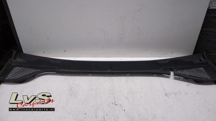 Seat Leon Cowl top grille