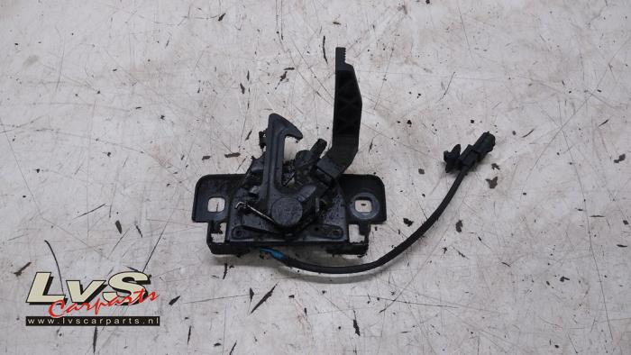 Dacia Sandero Mécanique de verrouillage capot