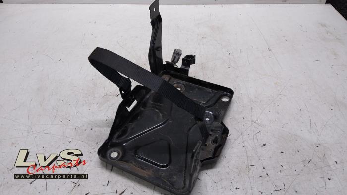 Fiat 500X Battery box