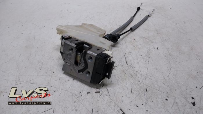 Fiat 500X Serrure portière mécanique 4portes arrière droite