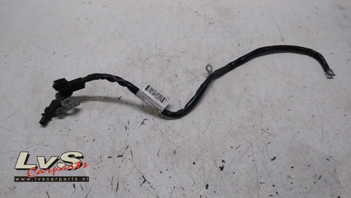 Fiat 500X Batteriepol