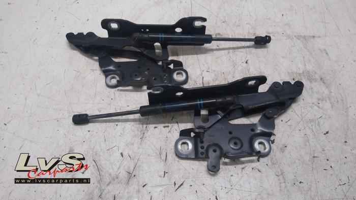 BMW 1-Serie Bonnet Hinge