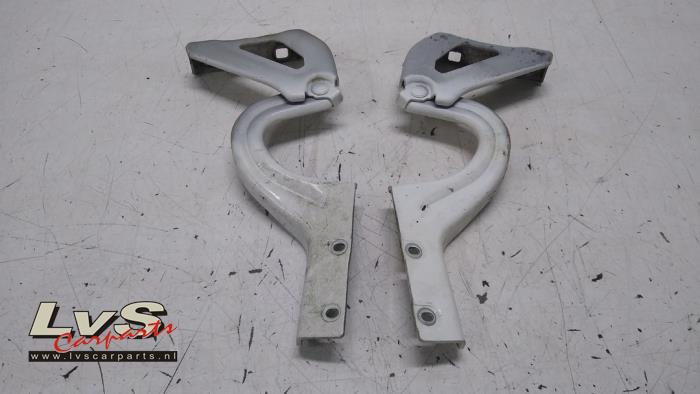 Fiat Doblo Charnière capot