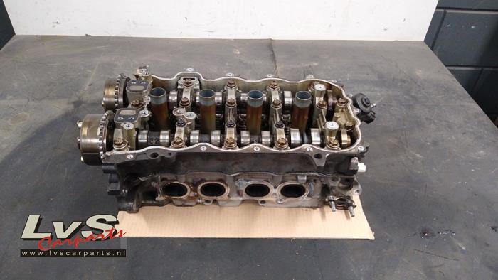 Toyota Yaris Cylinder head