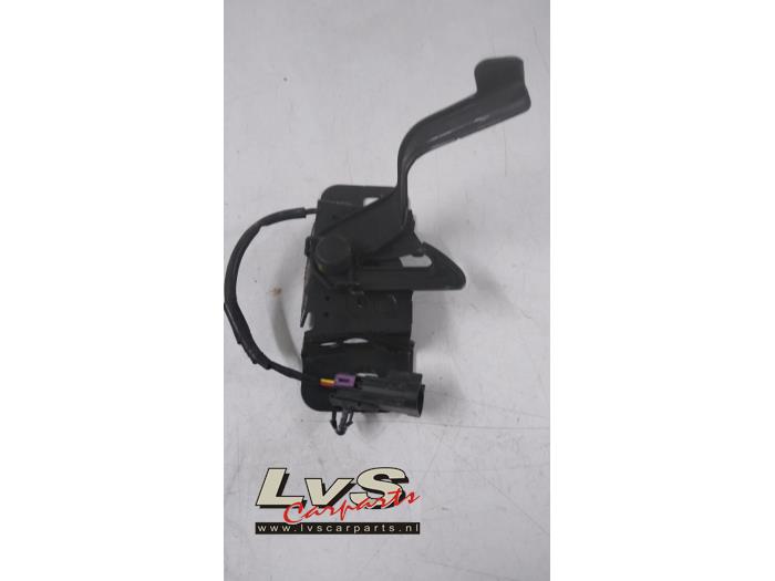 Opel Astra Bonnet lock mechanism