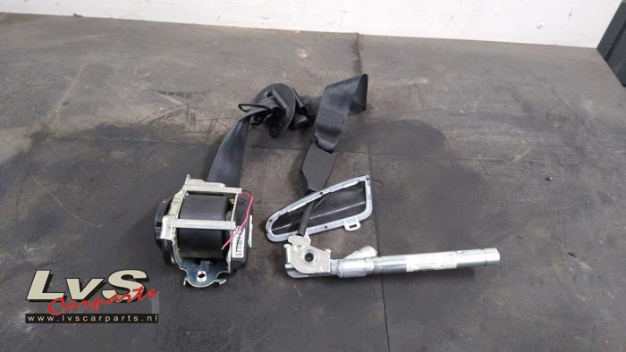 Renault Megane Tendeur de ceinture droit