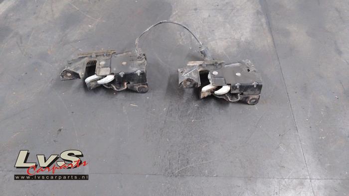 BMW 1-Serie Slotmechaniek Motorkap