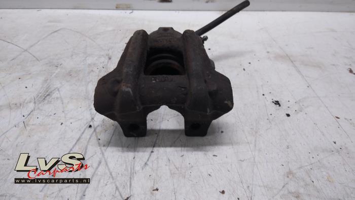 BMW 1-Serie Front brake calliper, right