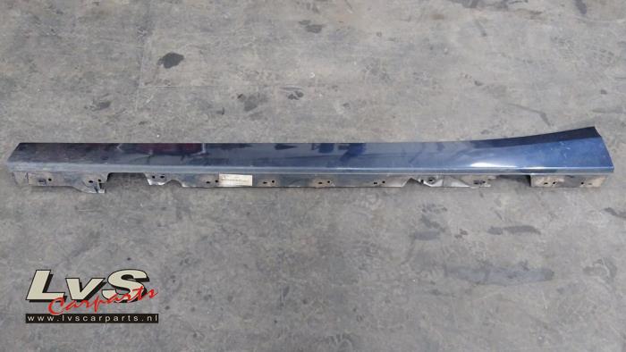 BMW 1-Serie Zijskirt links