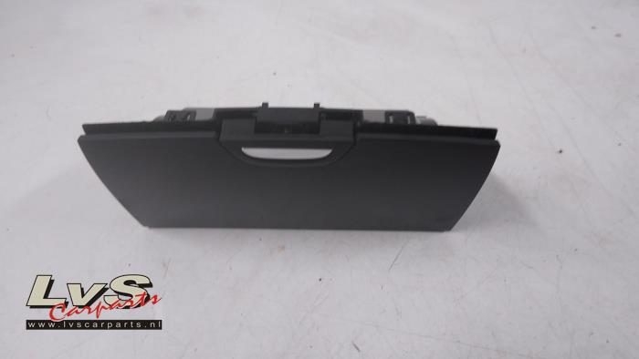 Opel Zafira Glovebox