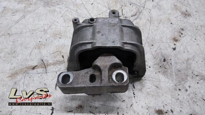 Volkswagen Golf Support moteur