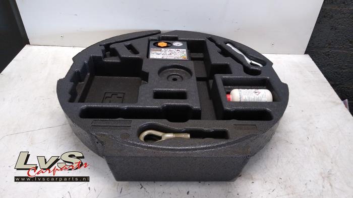 Nissan Qashqai Reserveradkasten