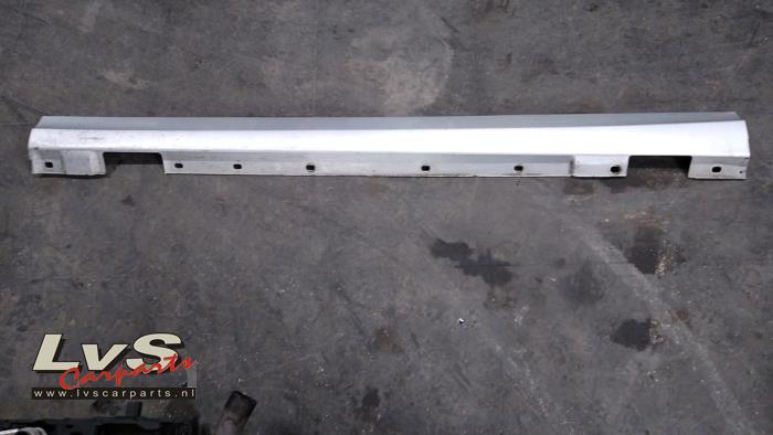 Mercedes C-Klasse Jupe gauche