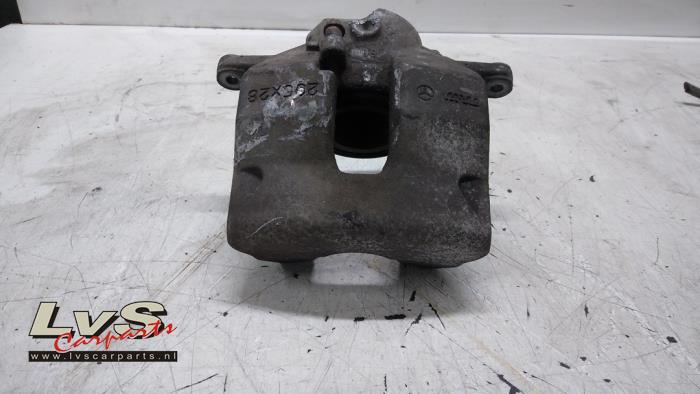 Mercedes C-Klasse Remklauw (Tang) rechts-voor