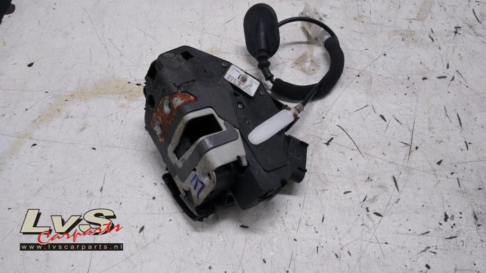 Ford Mondeo Deurslot Mechaniek 4Deurs links-voor