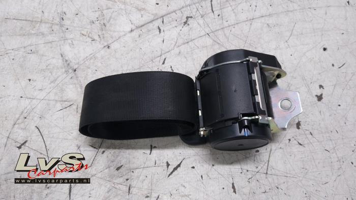 Audi A4 Ceinture de sécurité arrière centre