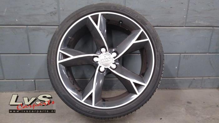 Audi A4 Wheel + tyre