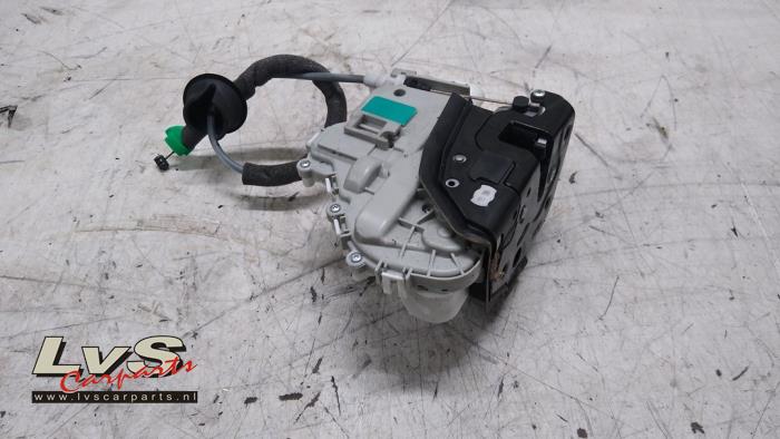 Audi A4 Deurslot Mechaniek 4Deurs links-voor