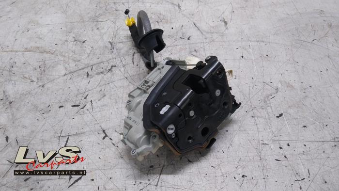 Audi A4 Deurslot Mechaniek 4Deurs links-achter