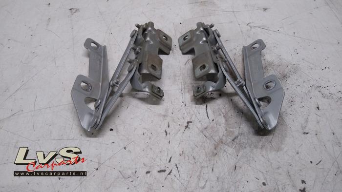 Opel Insignia Bonnet Hinge