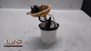 Gebruikte Tank element Pomp Volkswagen Golf VIII (CD1) 2.0 TDI BlueMotion 16V Prijs € 95,00 Margeregeling aangeboden door LvS Carparts