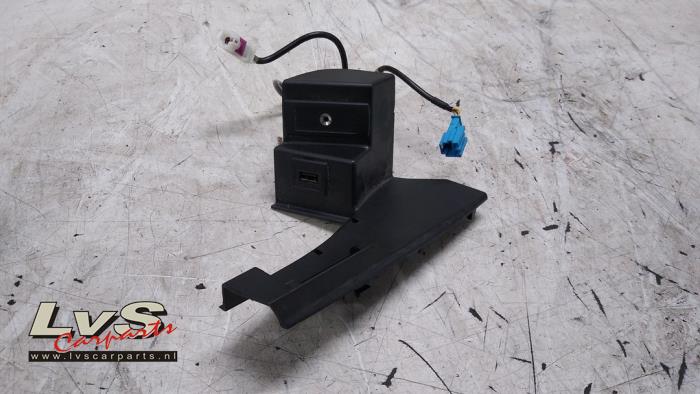 Mercedes C-Klasse Connexion USB