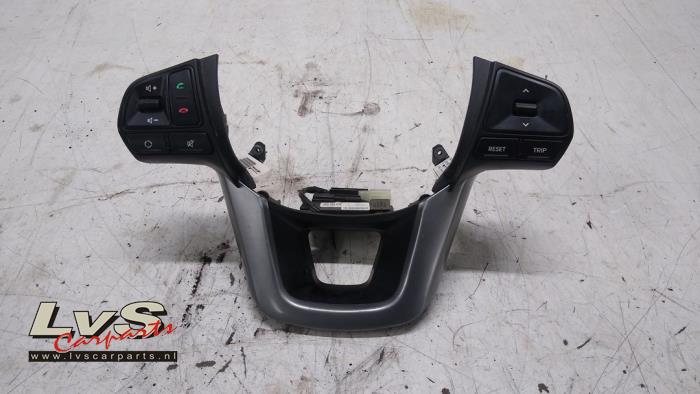 Kia Rio Steering wheel mounted radio control