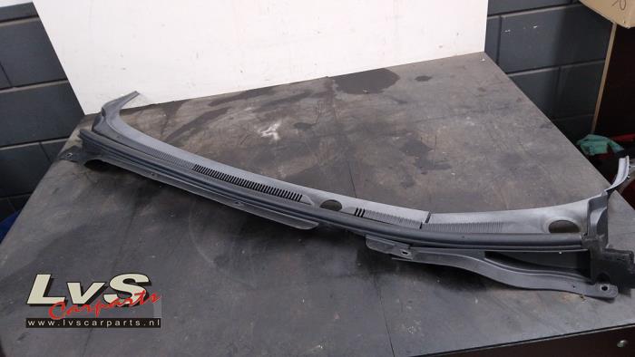 Chevrolet Spark Cowl top grille