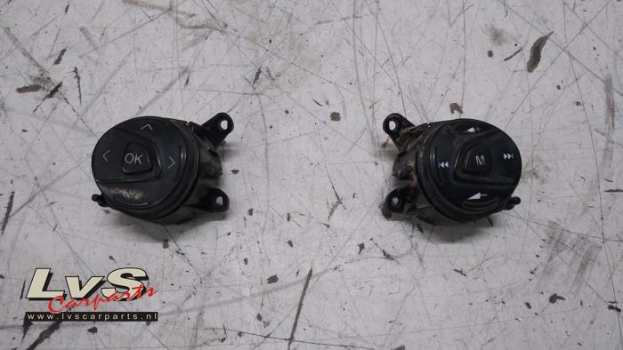 Ford Transit Custom Steering wheel mounted radio control