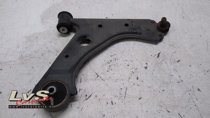 Opel Corsa Bras de suspension avant droit
