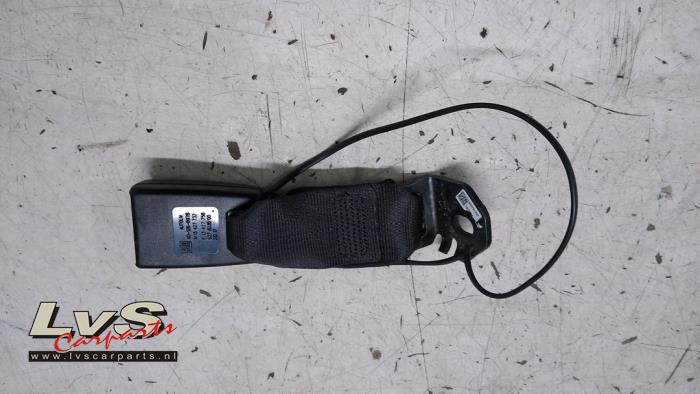 Opel Corsa Insertion ceinture de sécurité arrière centre