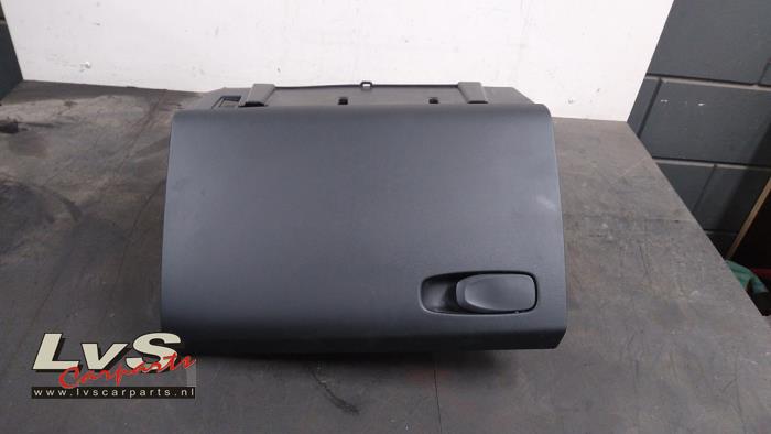 Volvo V40 Glovebox