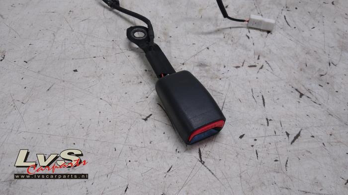 Hyundai IX20 Insertion ceinture de sécurité avant droite